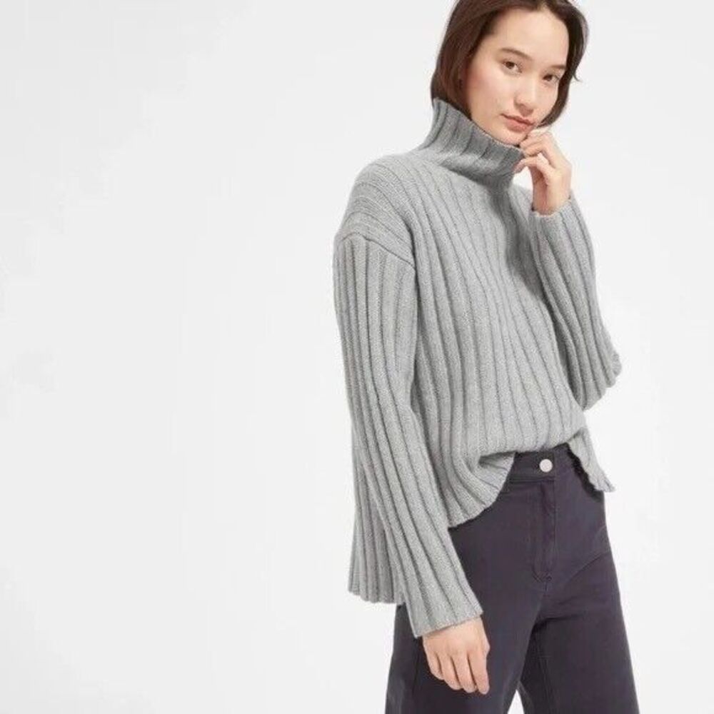 Everlane Light Gray Ribbed Turtleneck Sweater